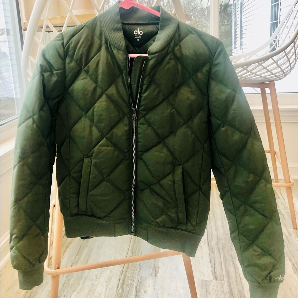 Alo yoga quilted puffer jacket